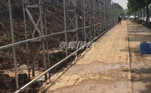 簡易圍擋在公共場所中的使用是否需要遵守特定規定？（公共場所中簡易圍擋的應用標準）