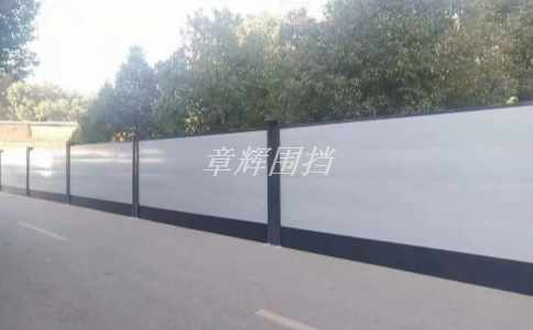 簡易圍擋在城市道路維修中的顏色應該如何配置？（城市道路維修中簡易圍擋的顏色和樣式搭配建議）